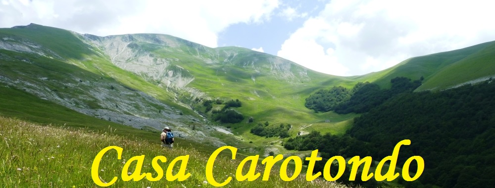 Monte Rotondo von dem Aufstieg vom Valle del Rio Sacro in den Sibillinischen Bergen, Italien 